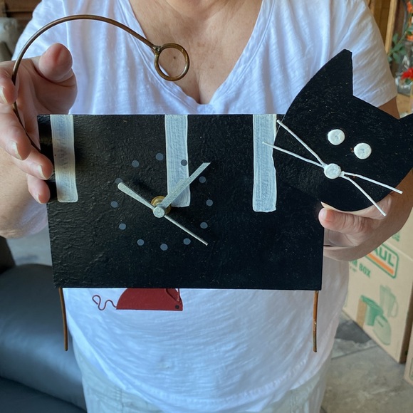 Funky Rustic Metal Cat Lover’s WALL CLOCK Black/White/Bare Metal - Picture 11 of 11